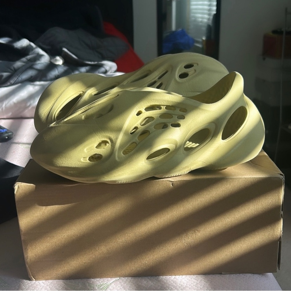 Tan yeezy fom runners